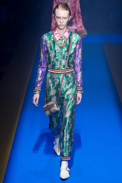 Look 95